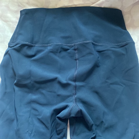 Alo Yoga Women's High Waisted Ripped Warrior Legging Size S - Picture 12 of 13